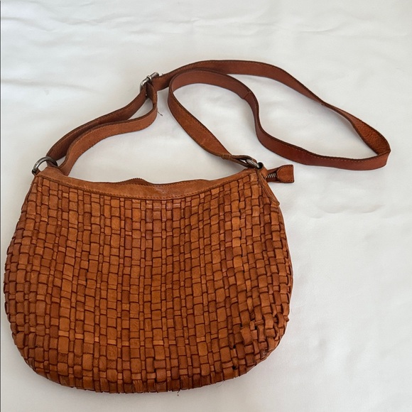 Vilenca Holland Handbags - Vilenca Woven Tan Leather Crossbody Bag